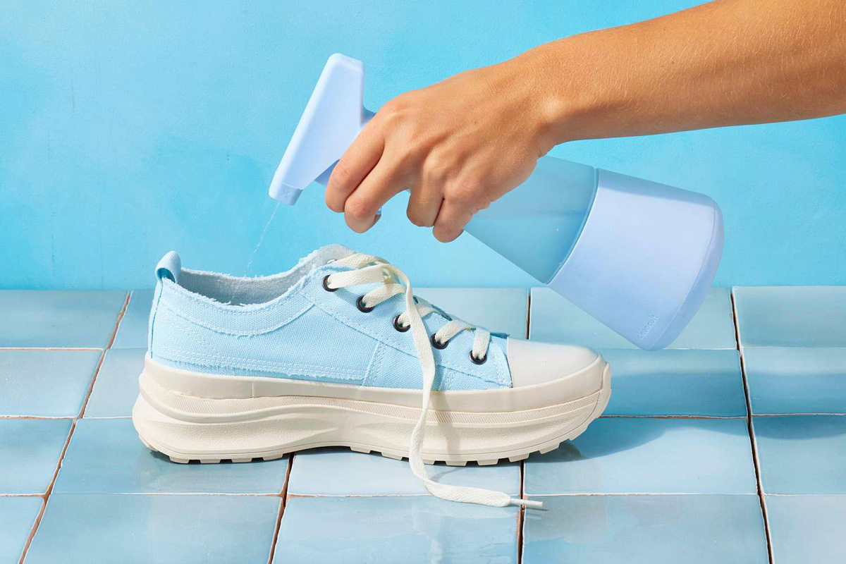 cleaning Shoe